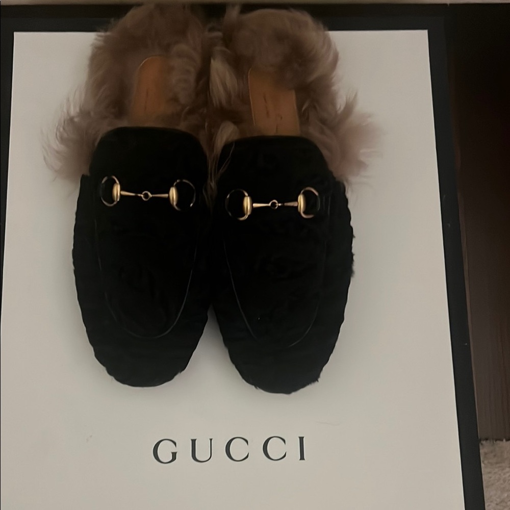 Gucci Black Loafers with Fur and Gold Detail